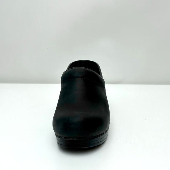 Dansko Black Oiled Leather Professional Clogs - EU38 Wide; Women's 7.5W-8W - Picture 11 of 14